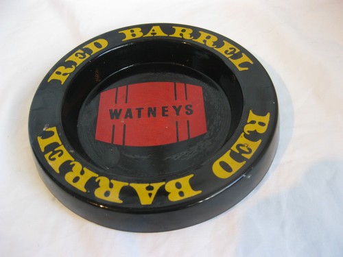 Vintage watneys red barrel - red,