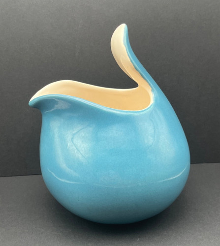 Red wing pottery town - red,