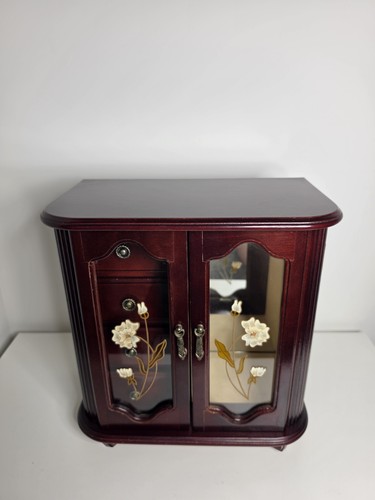 Vintage wood musical jewellery - wood,
