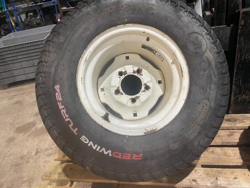 Front stud wheel - stud,