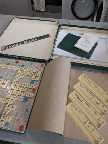 Scrabble deluxe braille - scrabble,