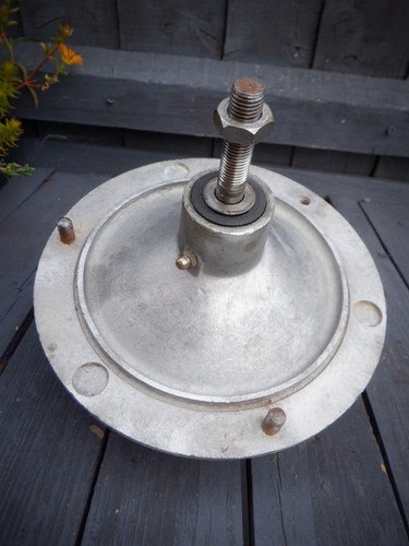 Lambretta front wheel hub - front,