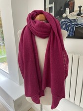 Women’s DENNER LONDON fuchsia pink big fine knit 100% cashmere scarf