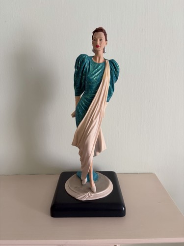 Vintage figurine elegant - figurine, an