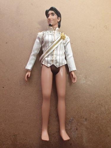 Disney store flynn rider - disney, doll