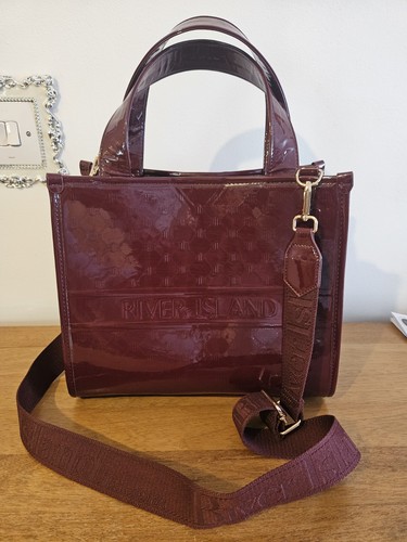 River island red monochrome - river,