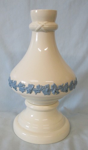 Wedgwood lavender cream - on,