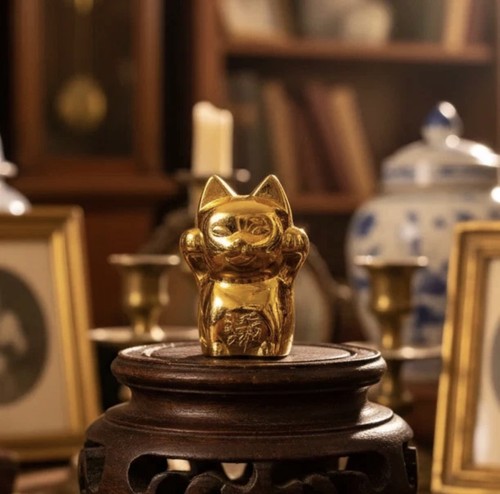 Gordon ramsay lucky cat - 2,