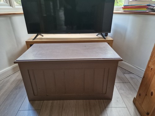 Solid pine blanket box - solid,