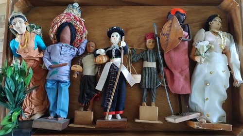 Job lot ethnic - lot, dolls