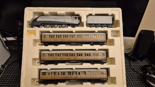 R2373m hornby train pack - pack, "the
