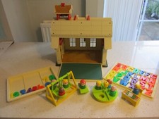 VINTAGE FISHER PRICE SCHOOL