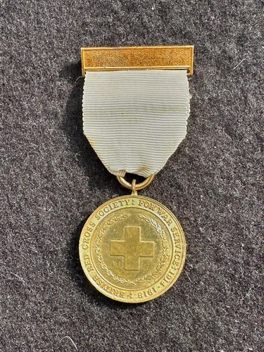 Ww1 red cross medal - red,