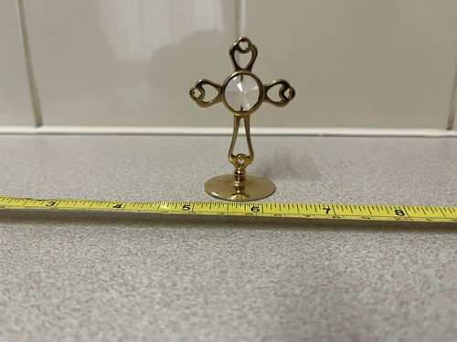 Small gold coloured cross - small,