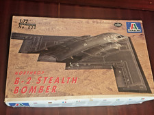 B-2 Stealth Bomber Spirit Italeri Testors : 1/72 Scale Model kit no 020