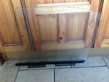 TRIUMPH HERALD/VITESSE CONVERTIBLE DOOR GLASS AND METAL RUNNER-RH-DRIVERS