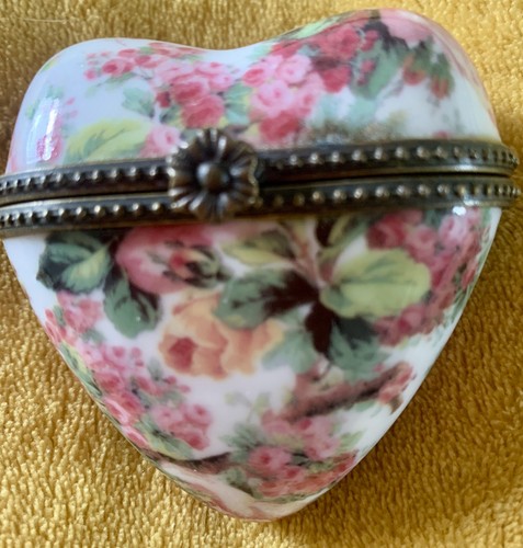 Vintage porcelain heart shaped - vintage, heart-shaped