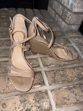 Women's glittery gold JESSICA SIMPSON wedge pumps / shoes , size 6.5 M