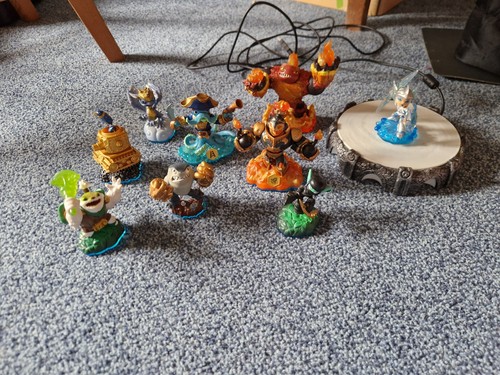 Skylanders figures bundle - skylanders,