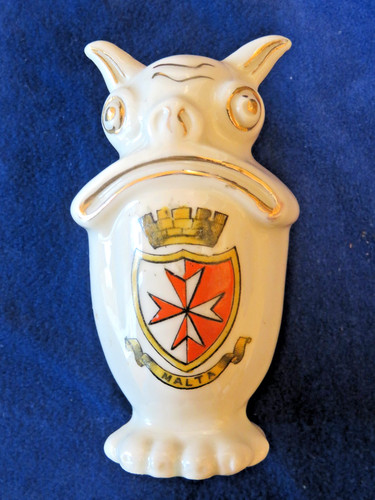 Crested china grotesque - crested,