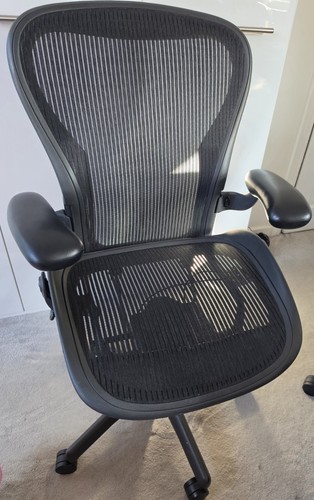 Herman miller aeron - ,
