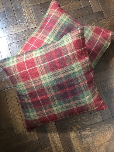 Laura ashley 100 wool - x,