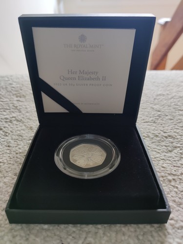2022 the royal mint queen - mint, hm