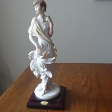 DELIGHTFUL FLORENTINE FIGURINE OF BEAUTIFULLY ELEGANT LADY BY GIUSEPPE ARMANI