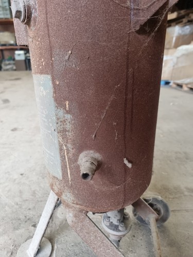Sand blasting pot - sand,