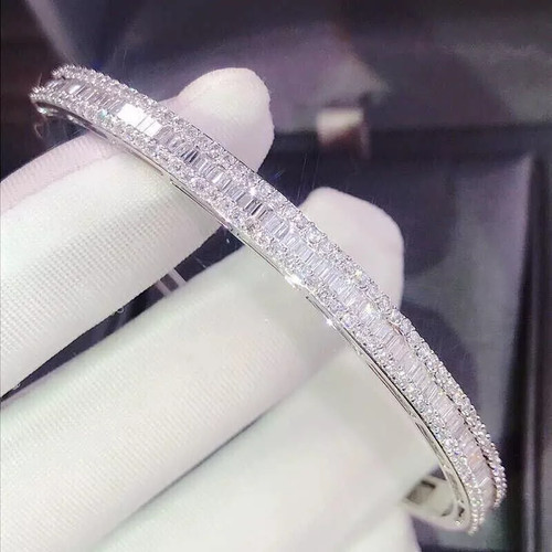 Round cut real moissanite - real,