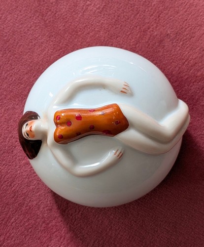 Porcelain reclining bathing - porcelain,