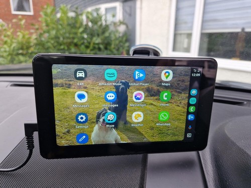 Universal qled car radio - 7",