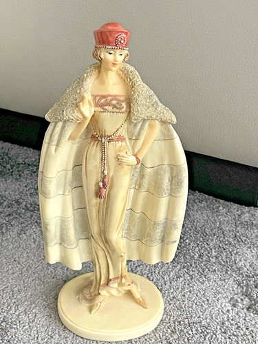 Roaring lady figurine - 20’s,