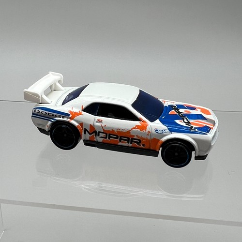 Hot wheels dodge challenger - hot,
