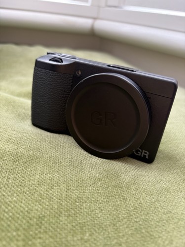Ricoh iiix compact camera - gr,