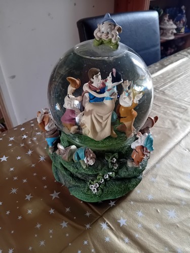 Snowglobe disney snow - snowglobe,