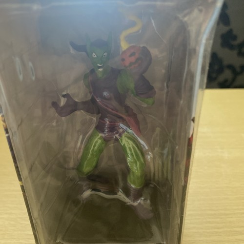 Marvel collectors figure green - marvel,