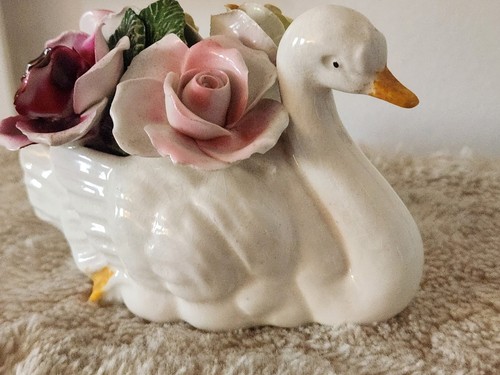 Thorley bone china swan - bone,