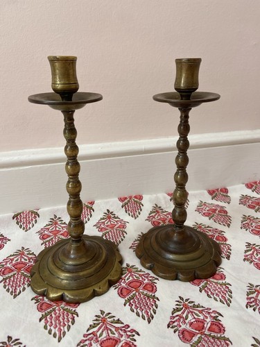 Pair solid brass - brass, scalloped