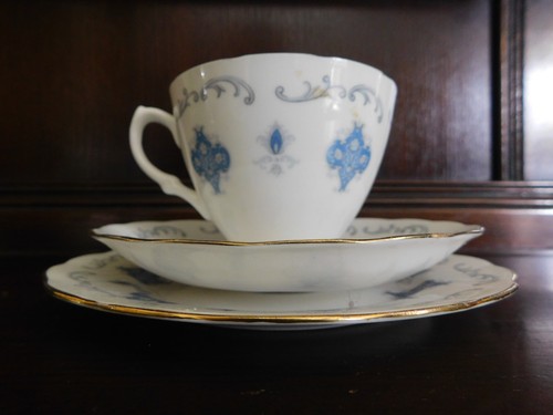 Vintage royal osborne trio - royal,