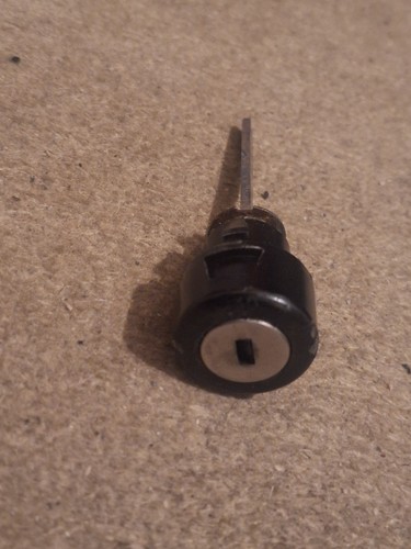 Tailgate boot trunk lock - /,
