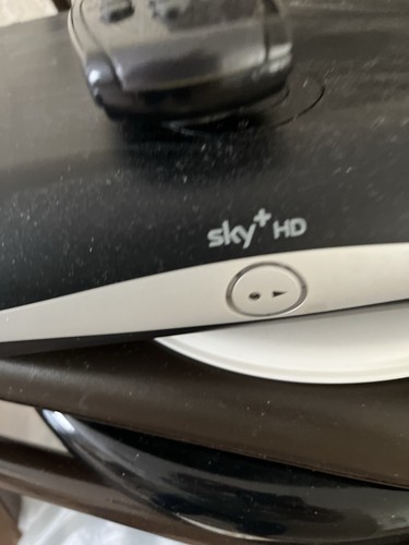 Sky box with remote no - sky,