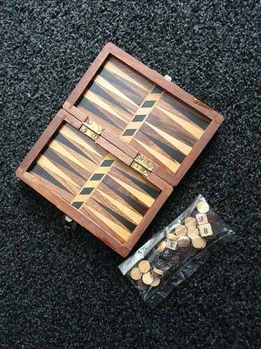 Folding travel backgammon set - backgammon,