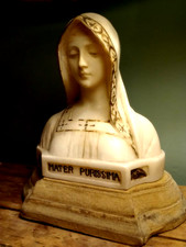 AN EXQUISITE ANTIQUE ITALIAN