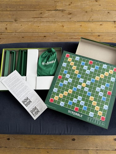 Mattel scrabble classic board - scrabble,