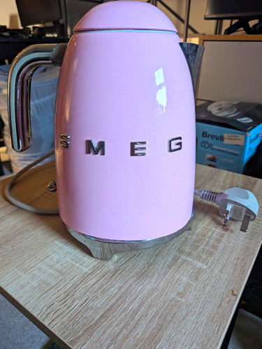 Smeg pink 3000w - pink, 1l