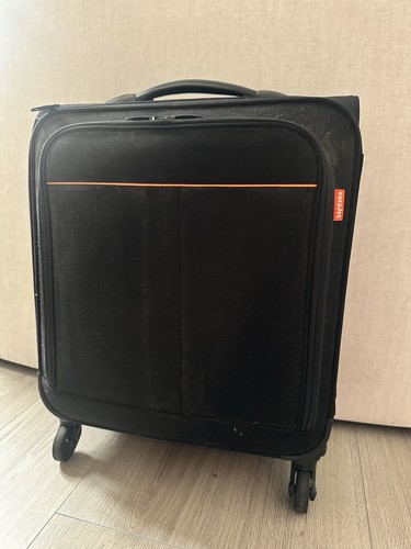 Easyjet cabin crew carry - crew,