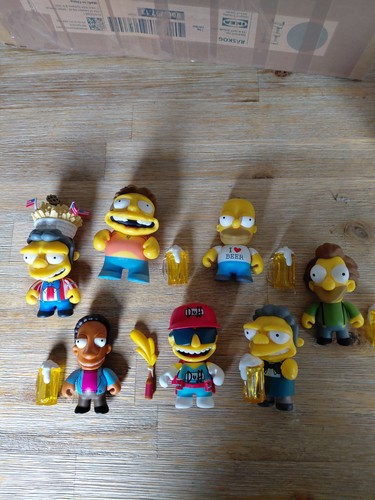 Kidrobot simpsons moe tavern - moe's,