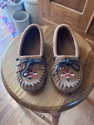 Minnetonka moccasins kids size - minnetonka,