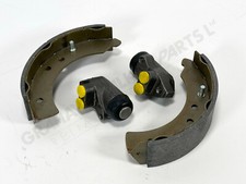 RELIANT FRONT BRAKE SHOES AND